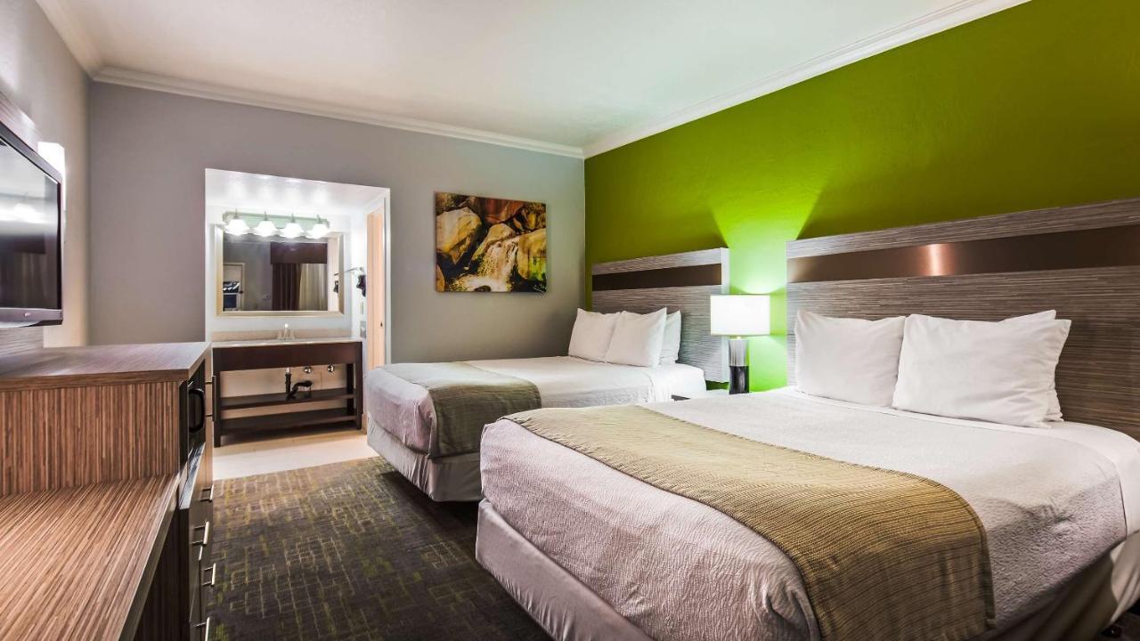 Best Western Innsuites Phoenix Hotel & Suites Экстерьер фото