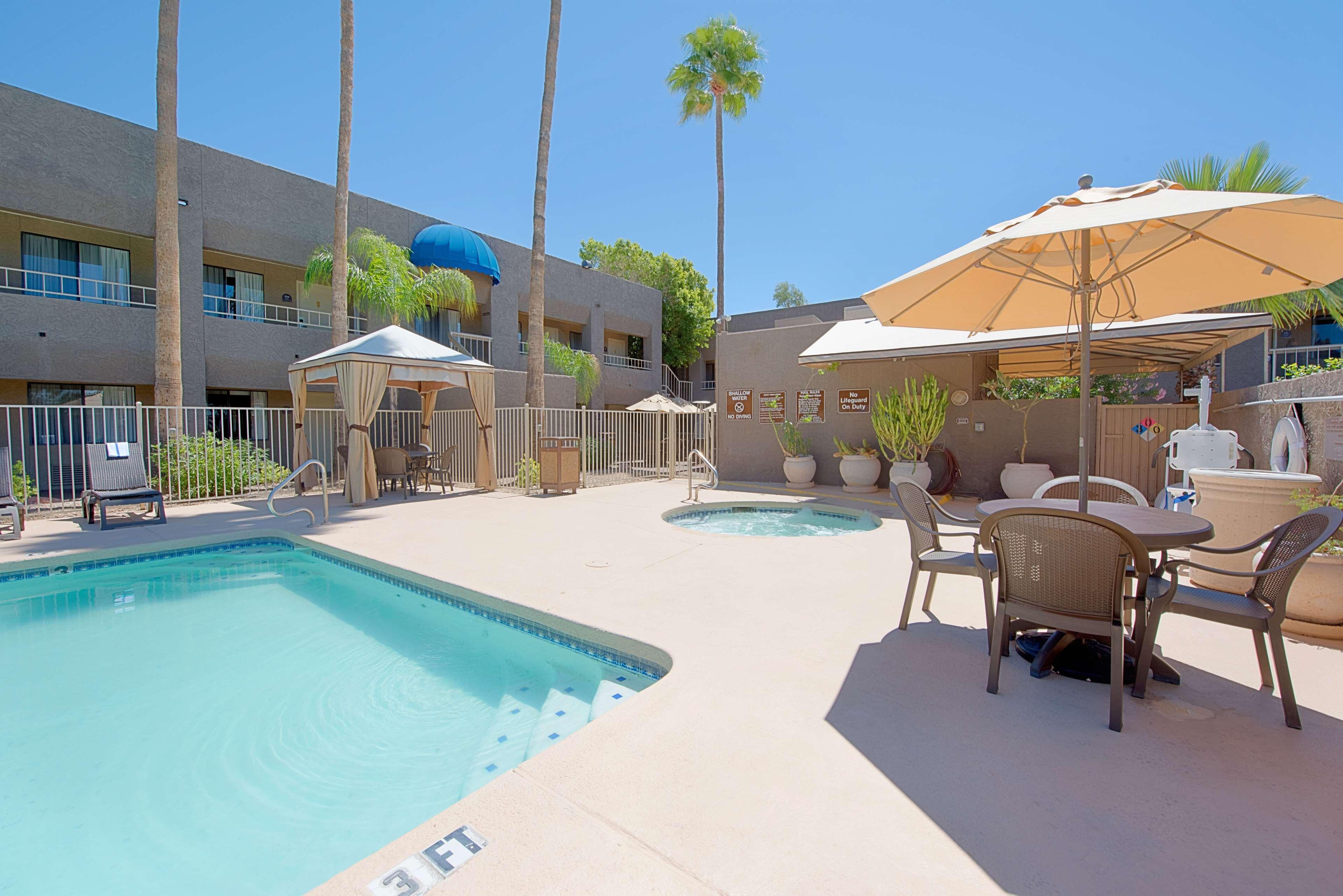 Best Western Innsuites Phoenix Hotel & Suites Экстерьер фото