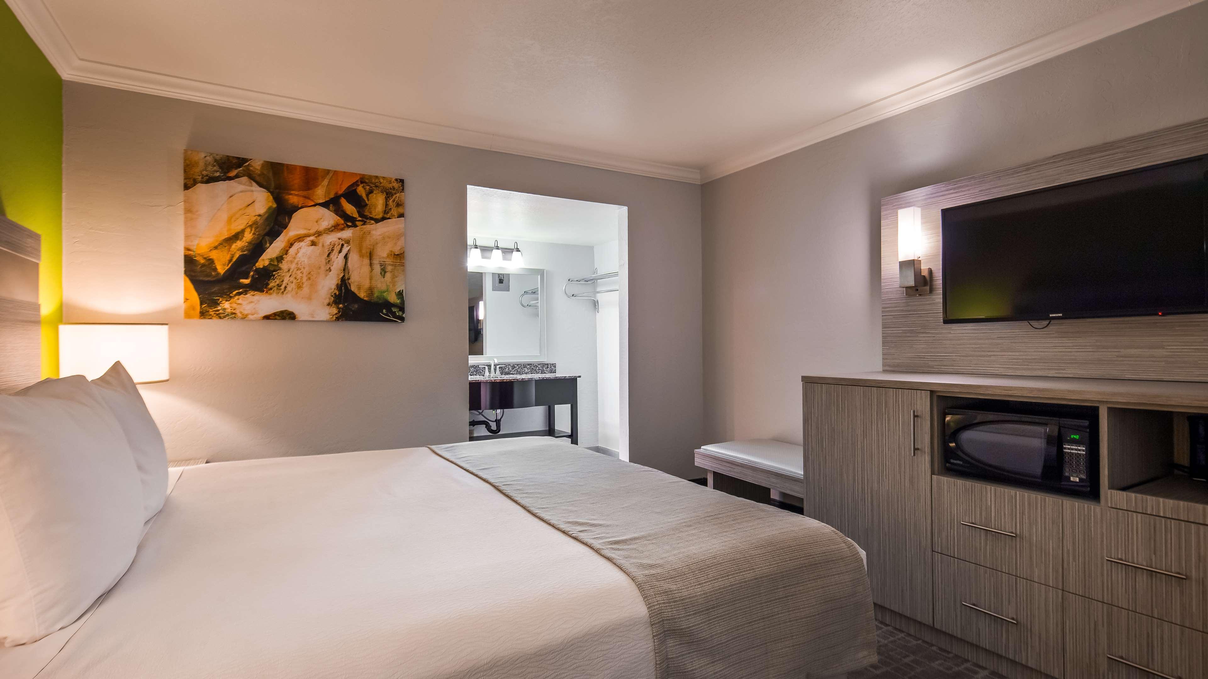 Best Western Innsuites Phoenix Hotel & Suites Экстерьер фото