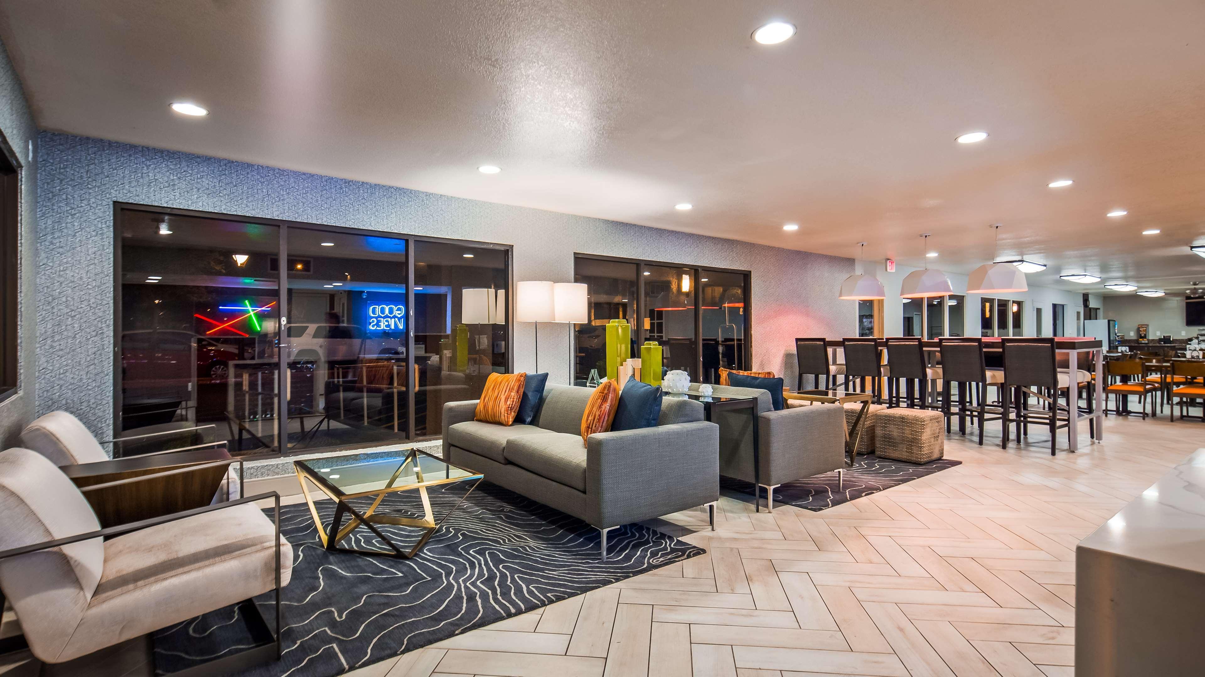 Best Western Innsuites Phoenix Hotel & Suites Экстерьер фото