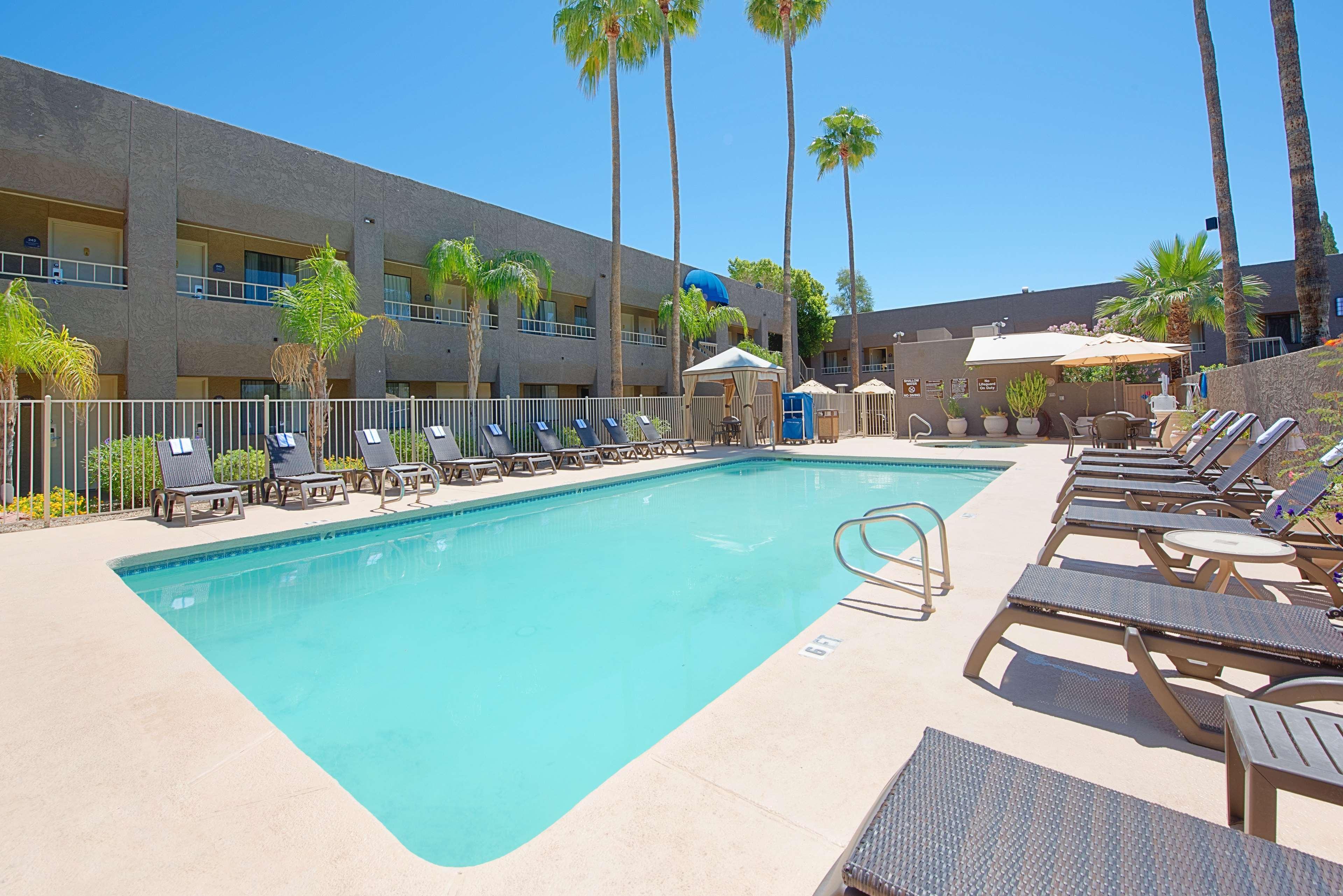 Best Western Innsuites Phoenix Hotel & Suites Экстерьер фото