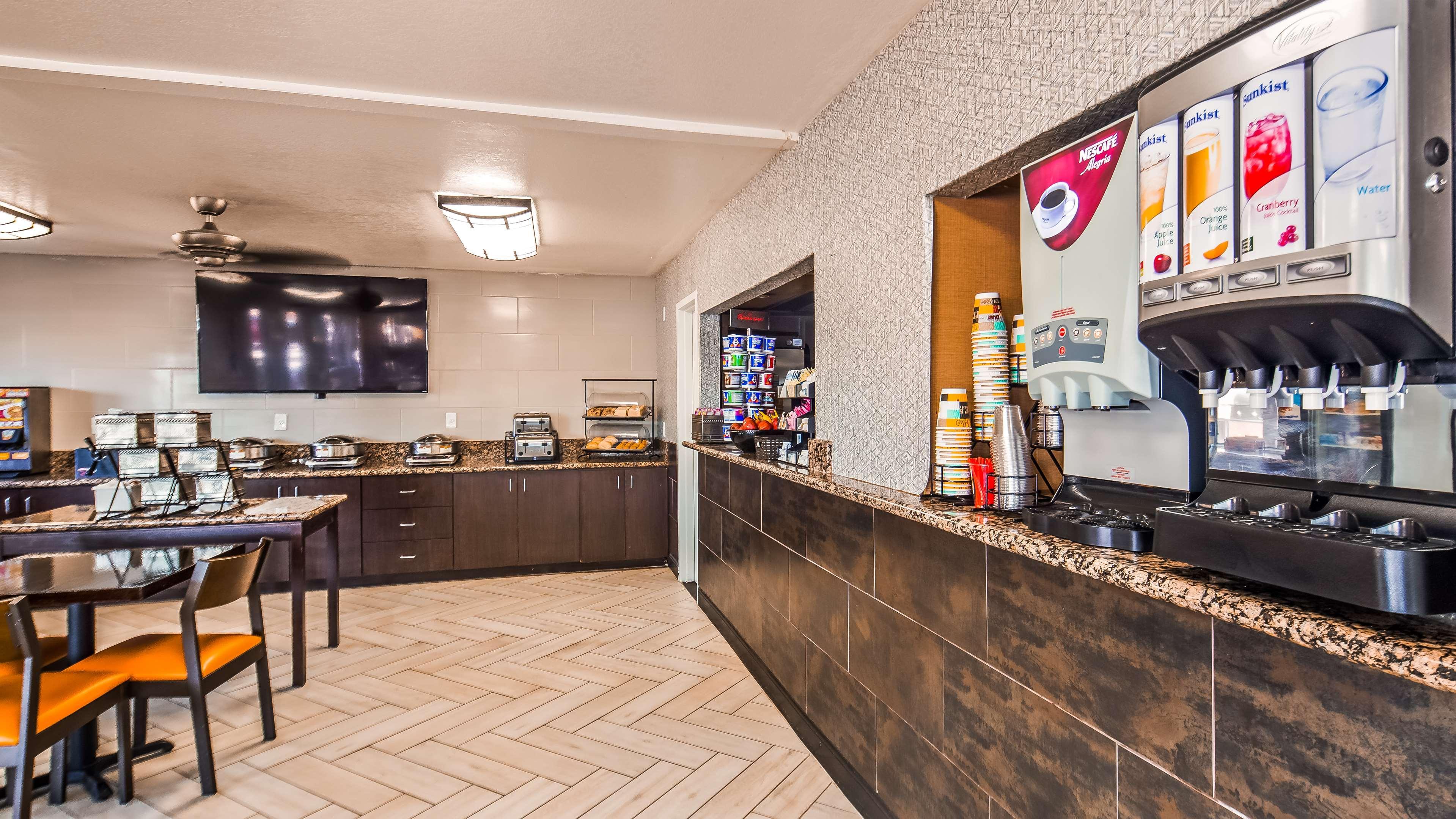 Best Western Innsuites Phoenix Hotel & Suites Экстерьер фото