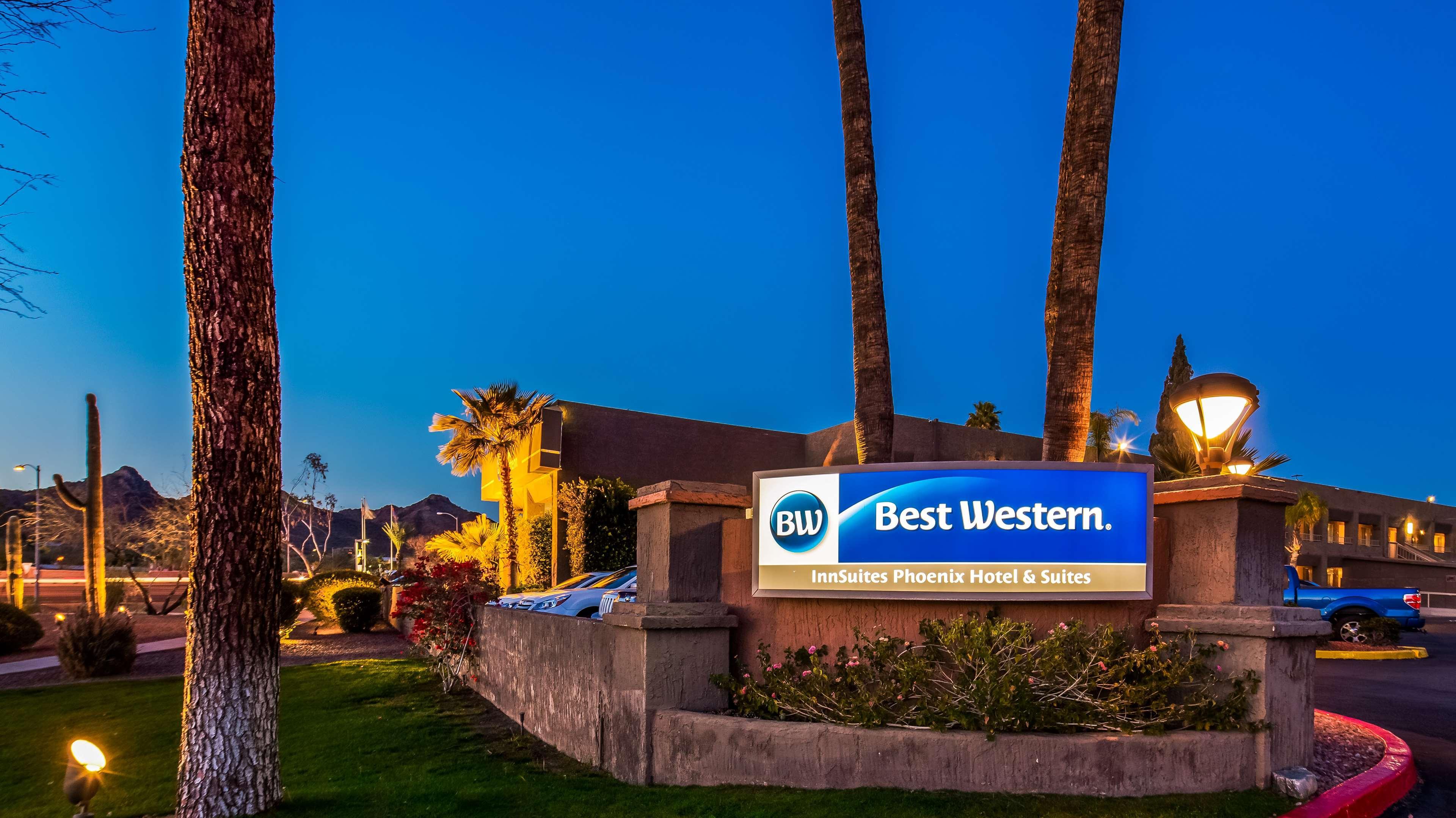 Best Western Innsuites Phoenix Hotel & Suites Экстерьер фото