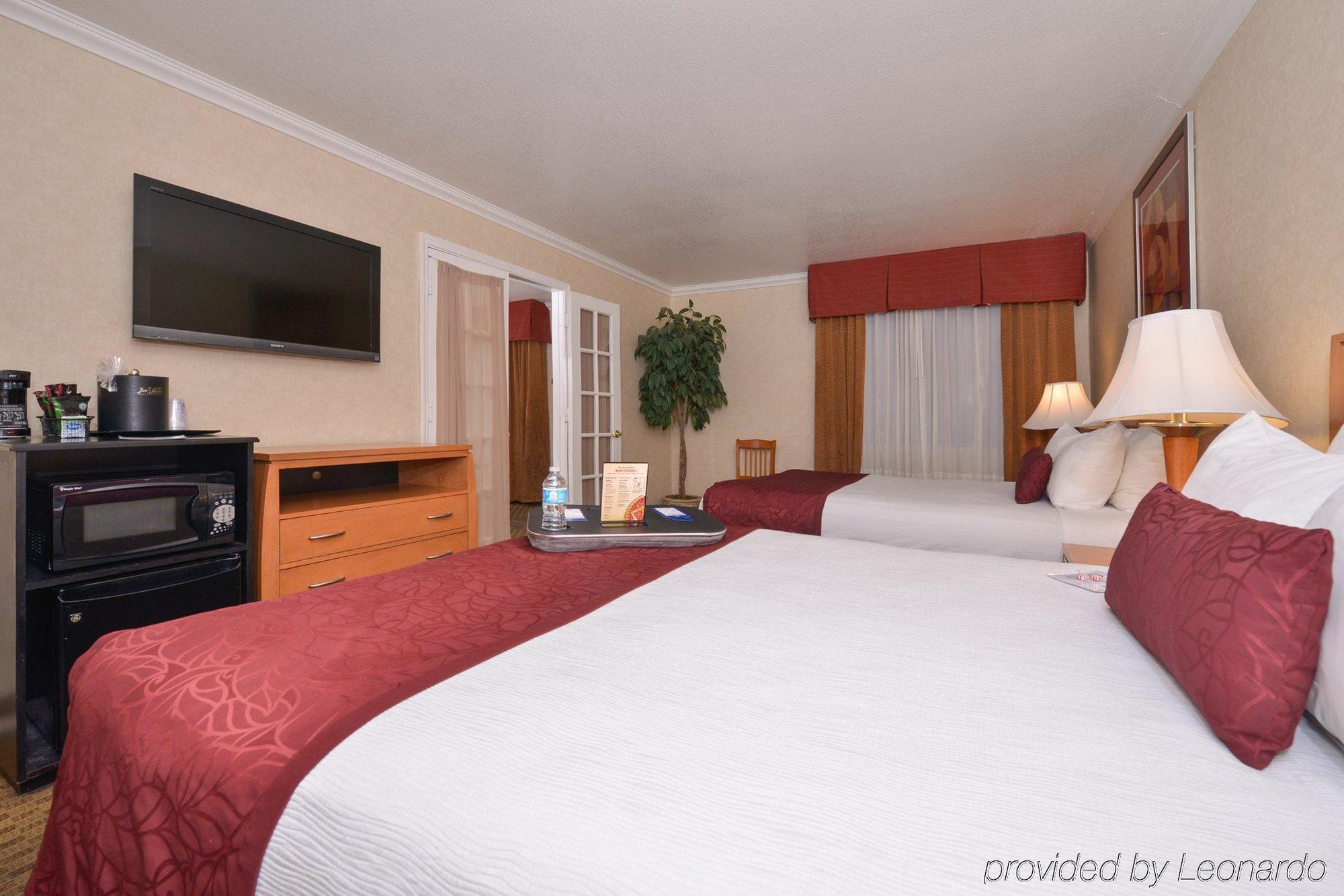 Best Western Innsuites Phoenix Hotel & Suites Экстерьер фото