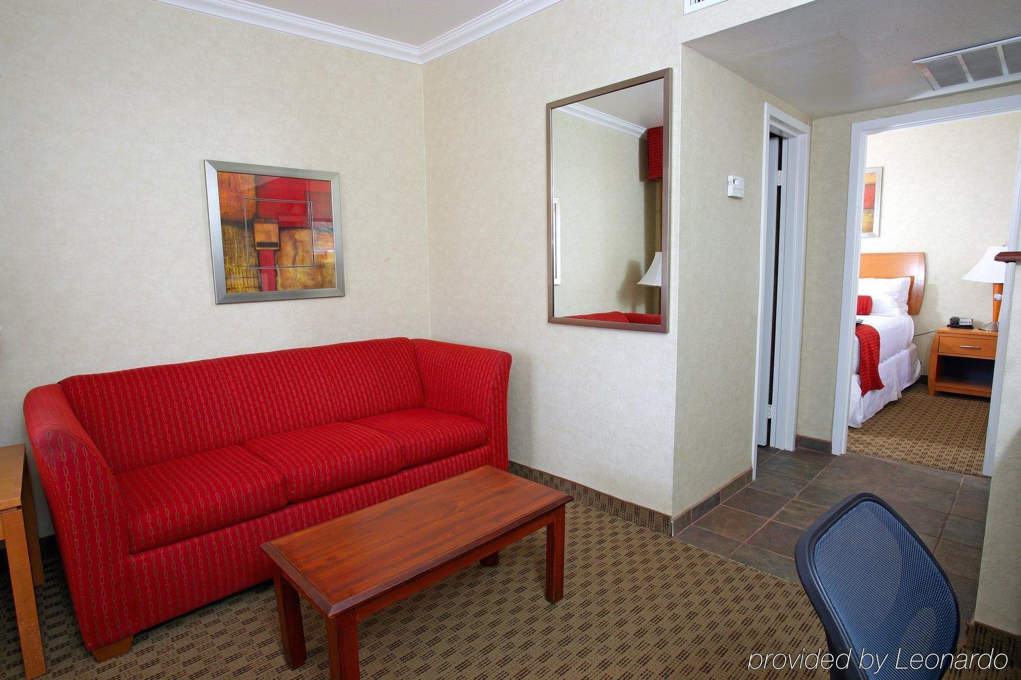 Best Western Innsuites Phoenix Hotel & Suites Номер фото