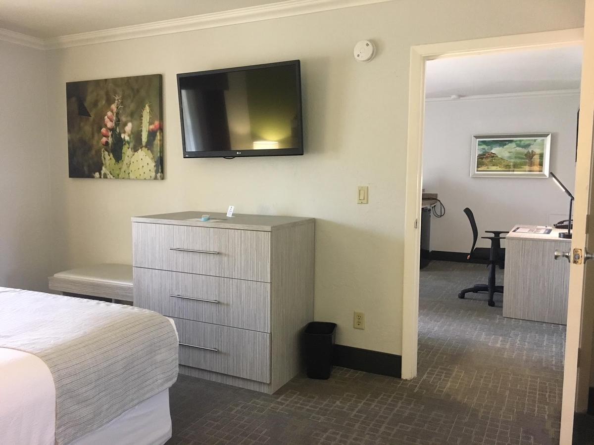 Best Western Innsuites Phoenix Hotel & Suites Экстерьер фото