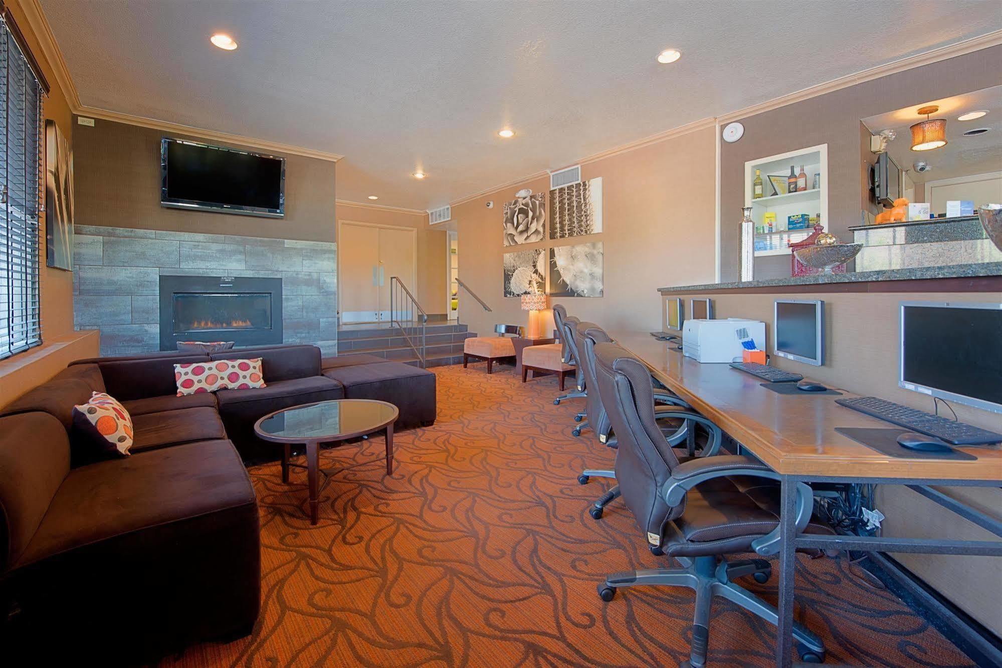 Best Western Innsuites Phoenix Hotel & Suites Экстерьер фото