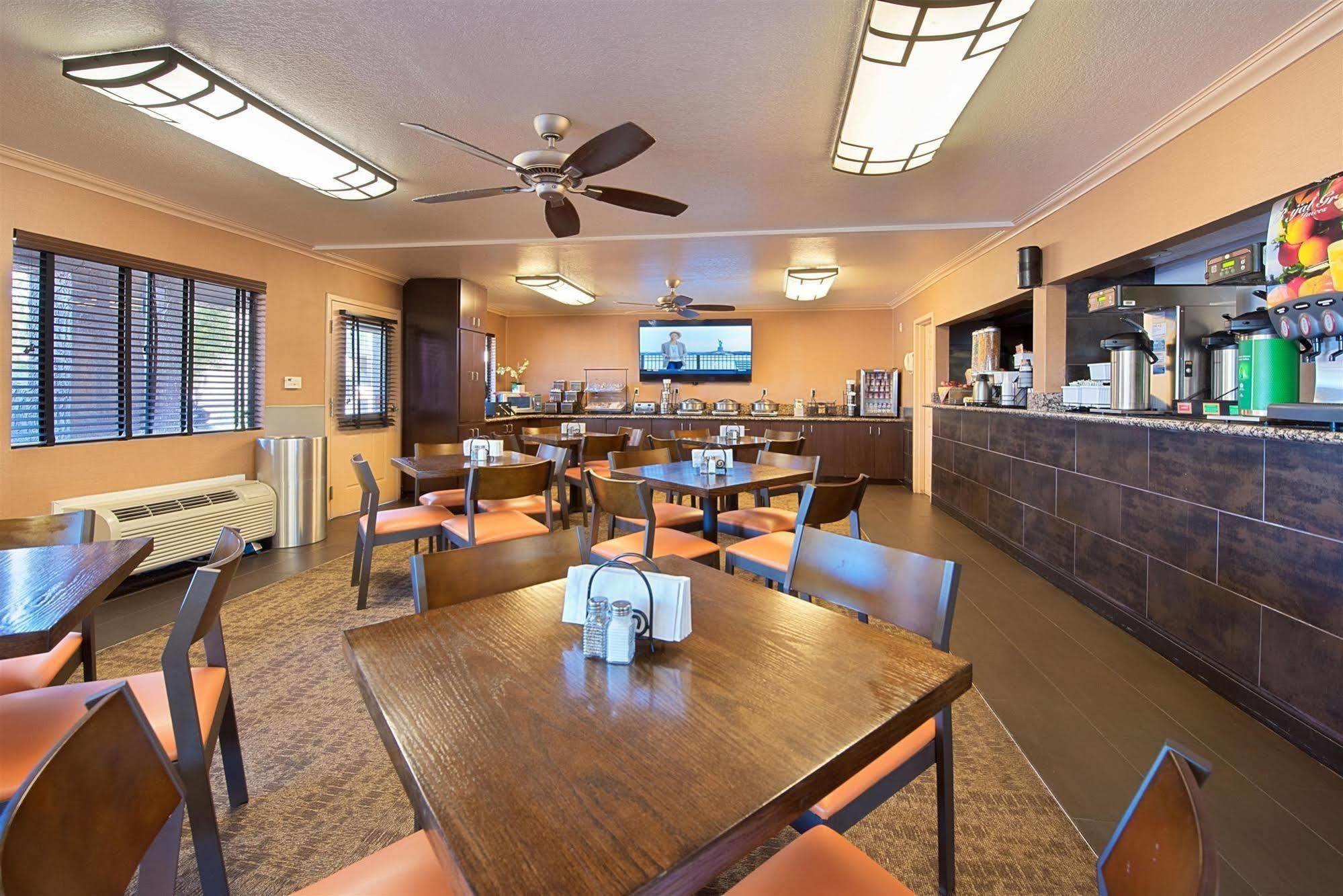 Best Western Innsuites Phoenix Hotel & Suites Экстерьер фото