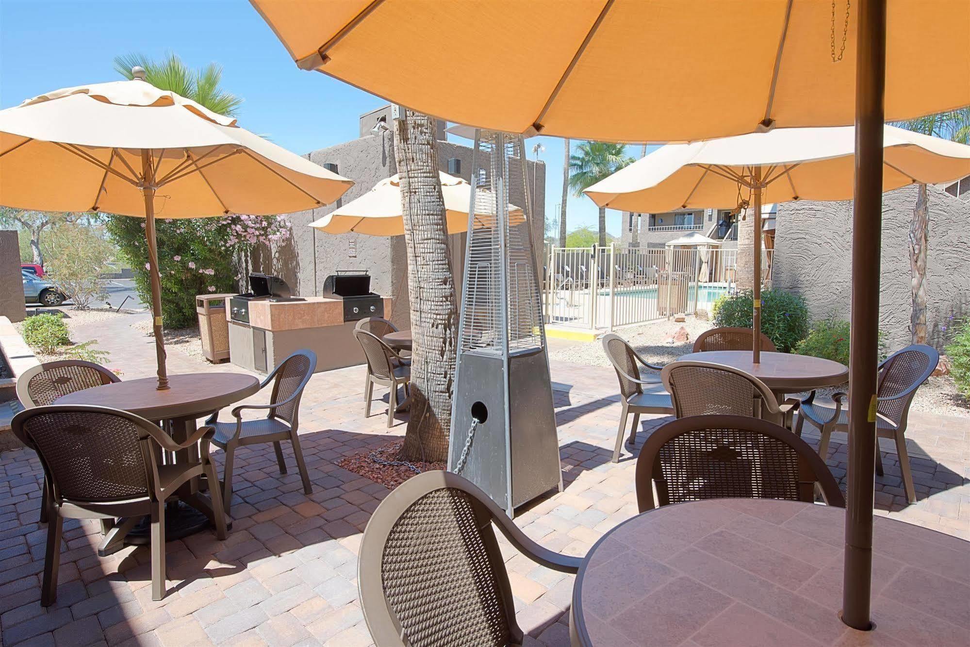 Best Western Innsuites Phoenix Hotel & Suites Экстерьер фото