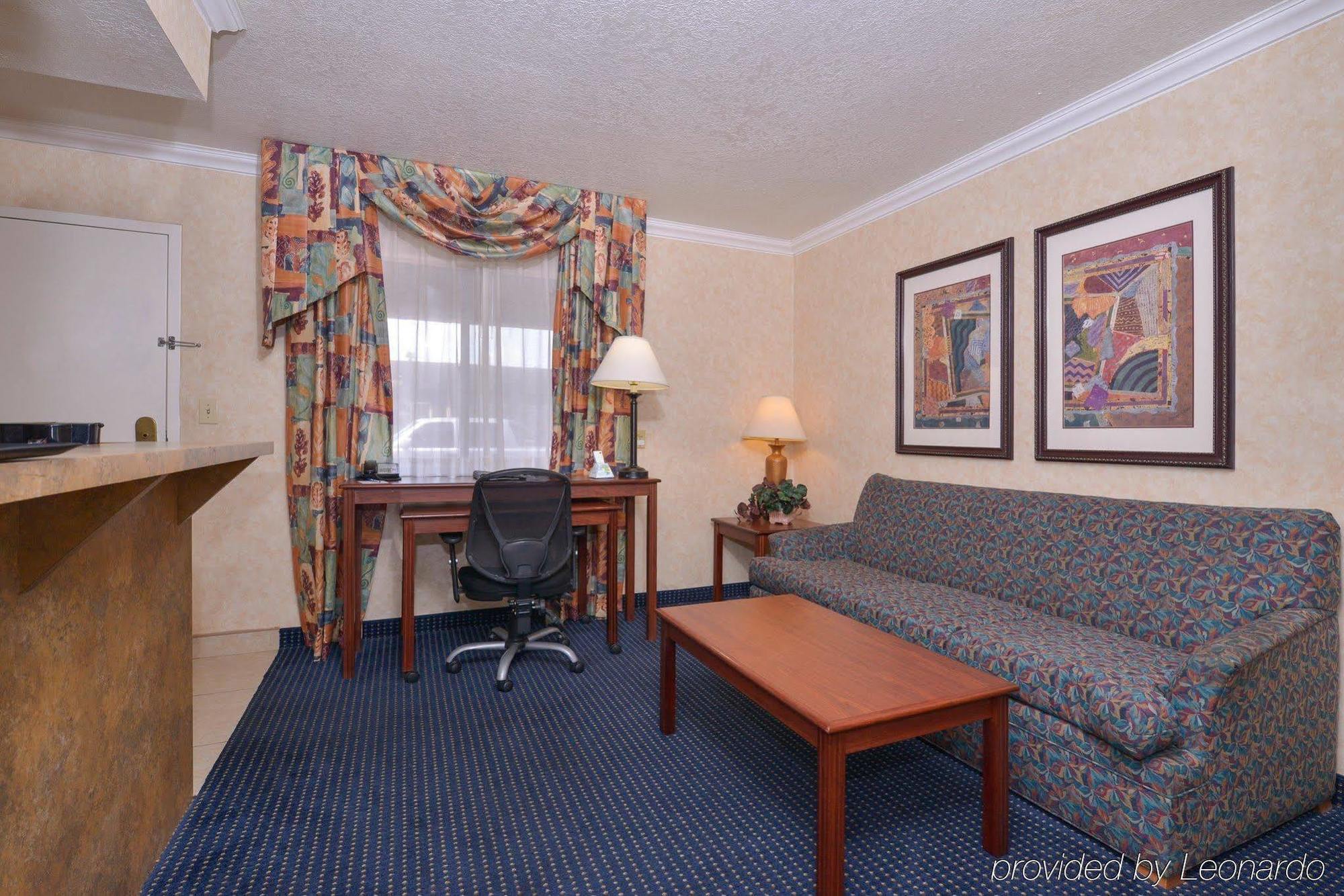 Best Western Innsuites Phoenix Hotel & Suites Экстерьер фото