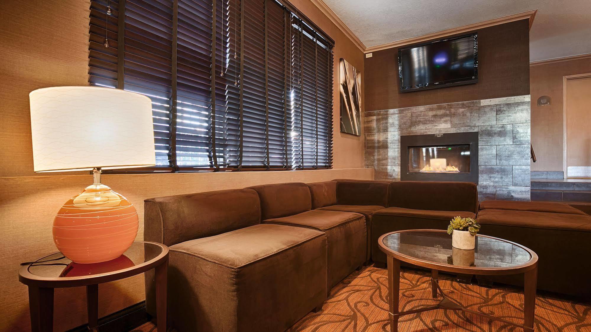 Best Western Innsuites Phoenix Hotel & Suites Экстерьер фото