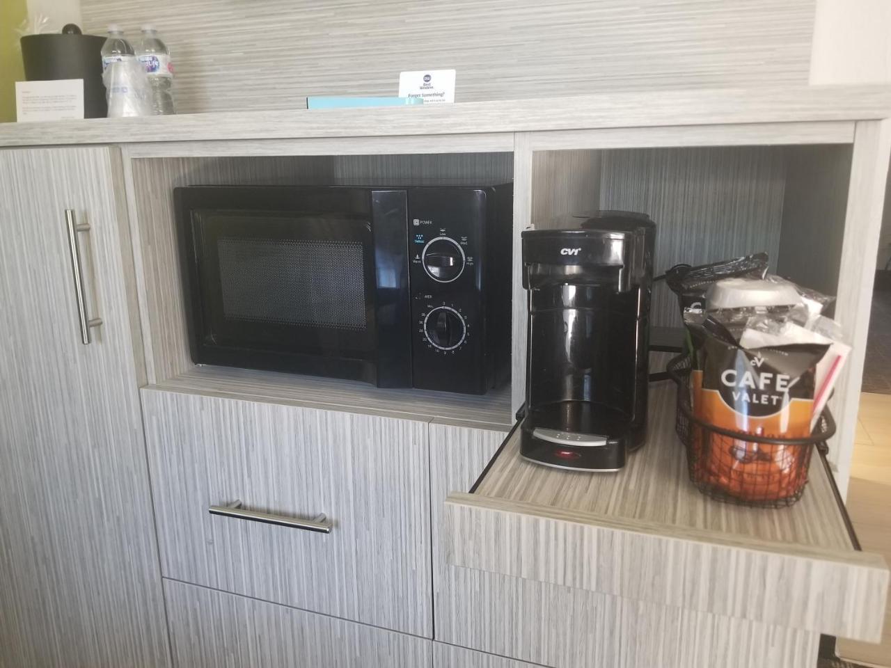Best Western Innsuites Phoenix Hotel & Suites Экстерьер фото