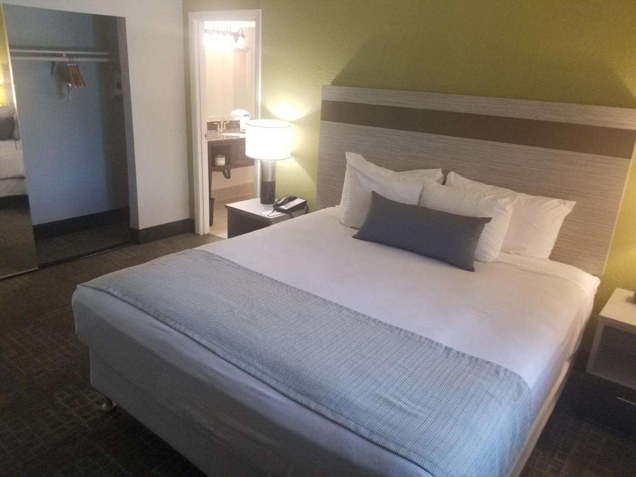 Best Western Innsuites Phoenix Hotel & Suites Экстерьер фото