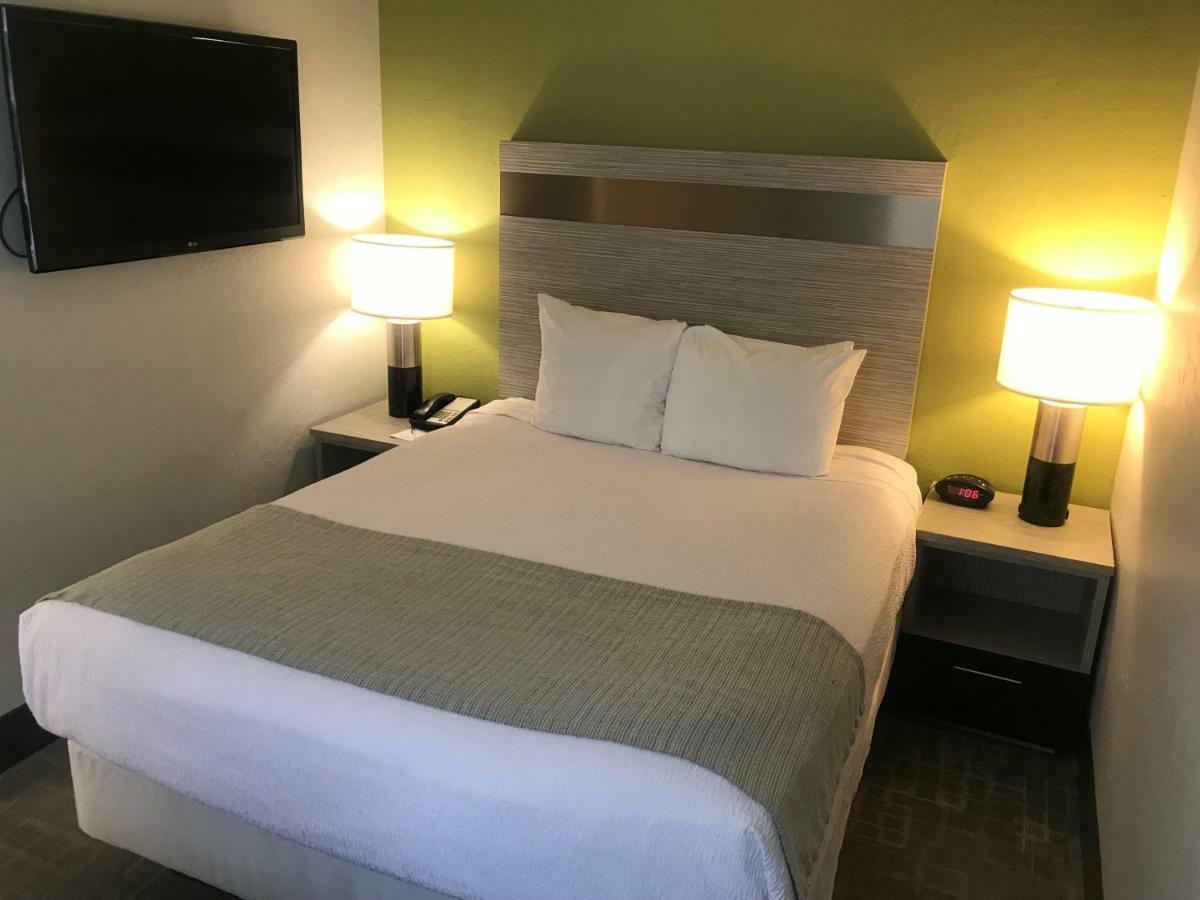 Best Western Innsuites Phoenix Hotel & Suites Экстерьер фото
