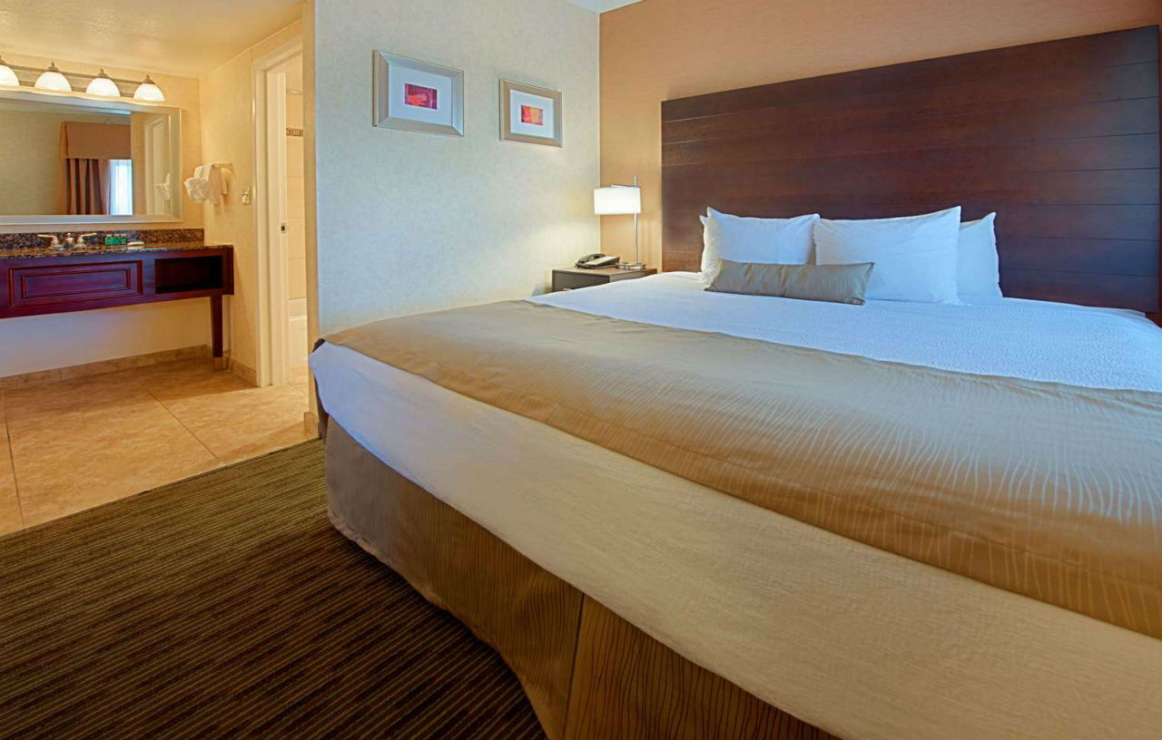 Best Western Innsuites Phoenix Hotel & Suites Экстерьер фото